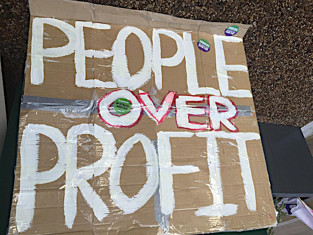 Imagem meramente ilustrativa para o post: 'O Lucro ou as Pessoas?', de Noam Chomsky.